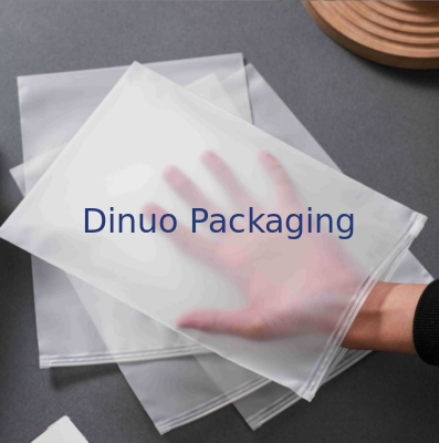 সিপিই পিই স্বচ্ছ ফ্রস্টেড প্লাস্টিক জিপ লক ব্যাগ পুনর্ব্যবহারযোগ্য এবং ধুলোরোধী কর্মক্ষমতা সহ